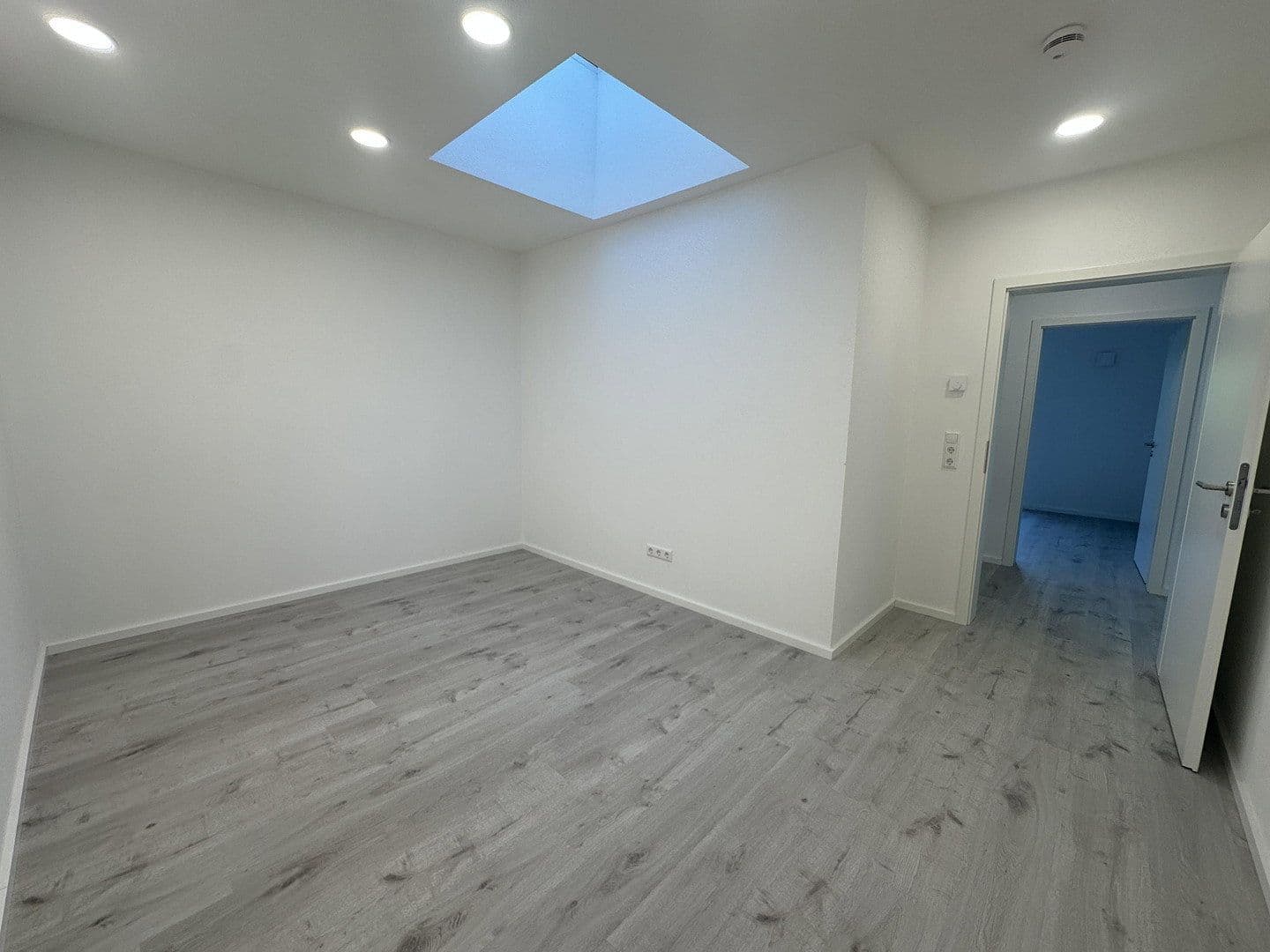 Prenájom bytu 3-izbový 86 m², Fichtestr. 40, Singen (Hohentwiel), Bádensko-Wurttembersko Prenájom bytu 3-izbový 86 m², Fichtestr. 40, Singen (Hohentwiel), Bádensko-Wurttembersko
