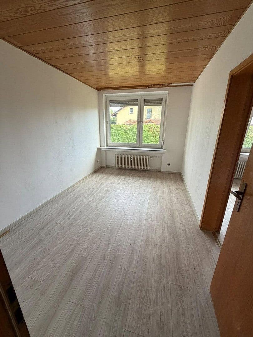 Prenájom bytu 4-izbový 90 m², Großkrotzenburg, Hesensko Prenájom bytu 4-izbový 90 m², Großkrotzenburg, Hesensko