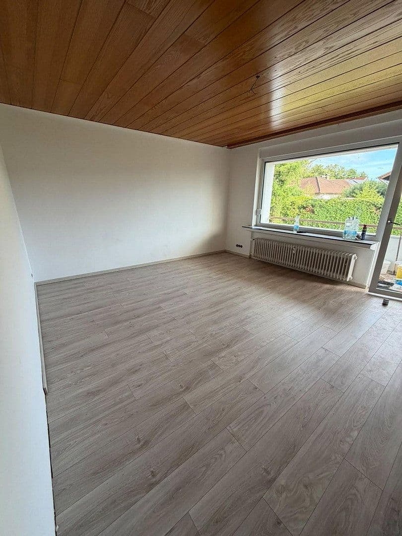Prenájom bytu 4-izbový 90 m², Großkrotzenburg, Hesensko Prenájom bytu 4-izbový 90 m², Großkrotzenburg, Hesensko