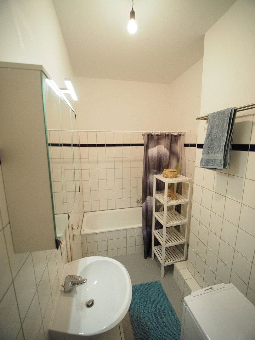 Prenájom bytu 1-izbový 37 m², Berlin, Berlín Prenájom bytu 1-izbový 37 m², Berlin, Berlín
