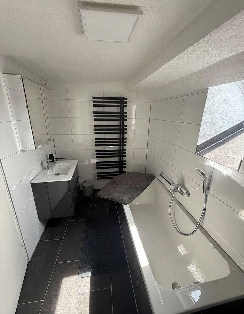 Prenájom domu 140 m², pozemok 600 m², Kirchstr. 6, Kleinkahl, Bavorsko Prenájom domu 140 m², pozemok 600 m², Kirchstr. 6, Kleinkahl, Bavorsko