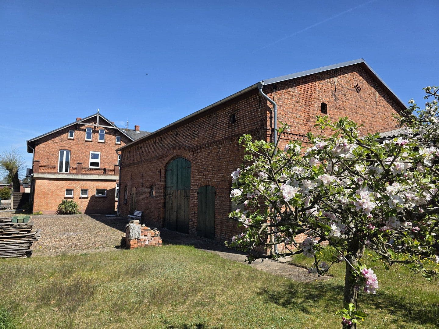 Predaj domu 250 m², pozemok 1.858 m², Eldena, Meklenbursko-Predpomoransko Predaj domu 250 m², pozemok 1.858 m², Eldena, Meklenbursko-Predpomoransko