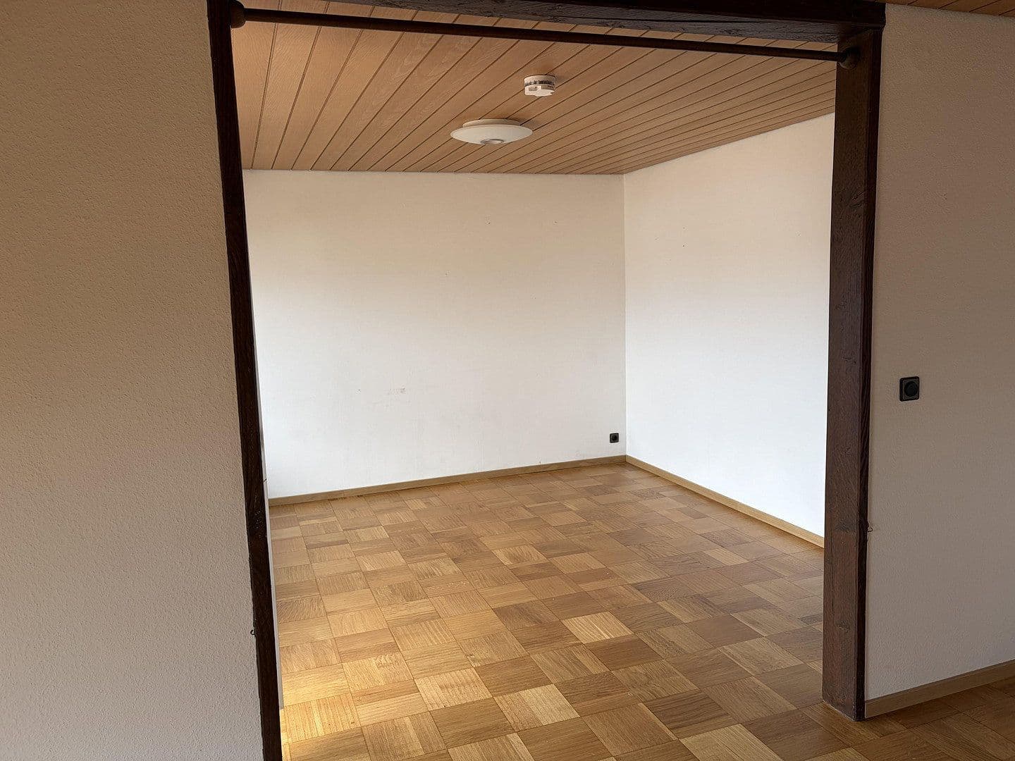 Prenájom bytu 3-izbový 90 m², Stuttgart, Bádensko-Wurttembersko Prenájom bytu 3-izbový 90 m², Stuttgart, Bádensko-Wurttembersko