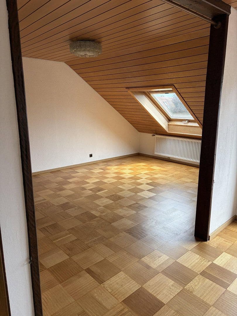 Prenájom bytu 3-izbový 90 m², Stuttgart, Bádensko-Wurttembersko Prenájom bytu 3-izbový 90 m², Stuttgart, Bádensko-Wurttembersko