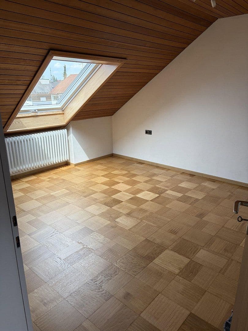 Prenájom bytu 3-izbový 90 m², Stuttgart, Bádensko-Wurttembersko Prenájom bytu 3-izbový 90 m², Stuttgart, Bádensko-Wurttembersko