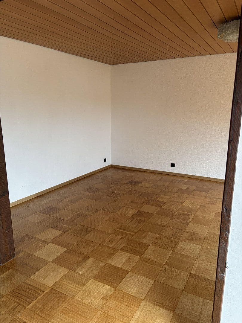 Prenájom bytu 3-izbový 90 m², Stuttgart, Bádensko-Wurttembersko Prenájom bytu 3-izbový 90 m², Stuttgart, Bádensko-Wurttembersko