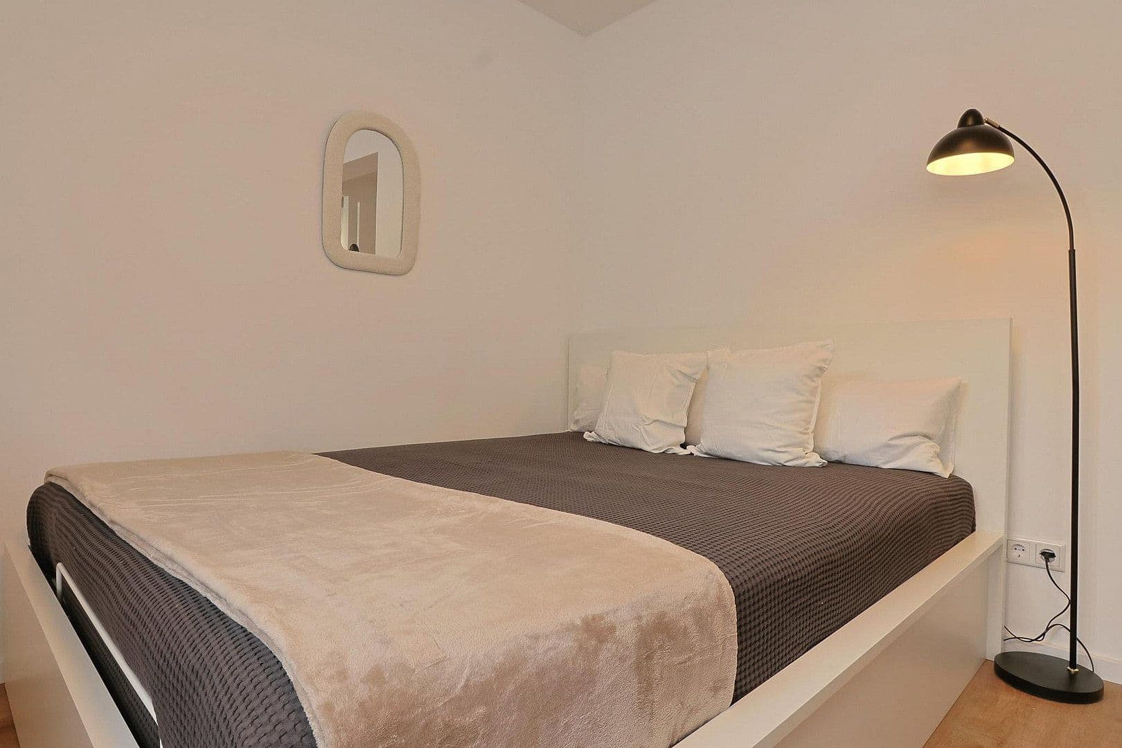 Prenájom bytu 1-izbový 25 m², Bagelstr. 98, Düsseldorf, Severné Porýnie - Westfálsko Prenájom bytu 1-izbový 25 m², Bagelstr. 98, Düsseldorf, Severné Porýnie - Westfálsko