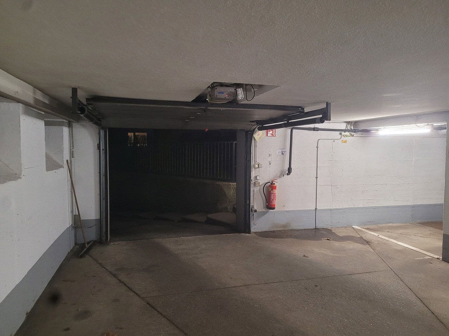 Prenájom garáže 12 m², Neuwaldegger Straße 41, Wien, Viedeň Prenájom garáže 12 m², Neuwaldegger Straße 41, Wien, Viedeň