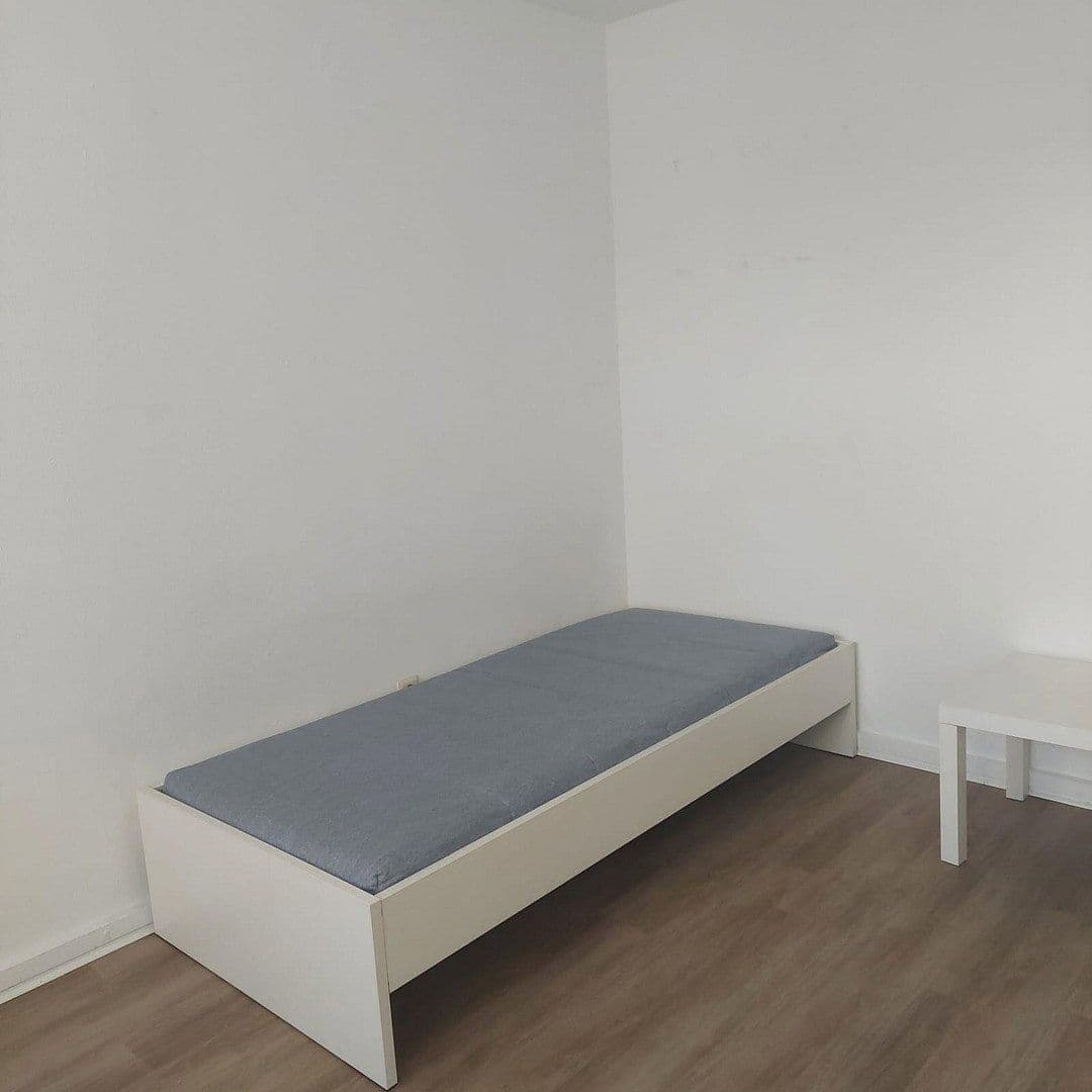 Prenájom bytu 13 m², Suarezstr. 15-17, Berlin, Berlín Prenájom bytu 13 m², Suarezstr. 15-17, Berlin, Berlín