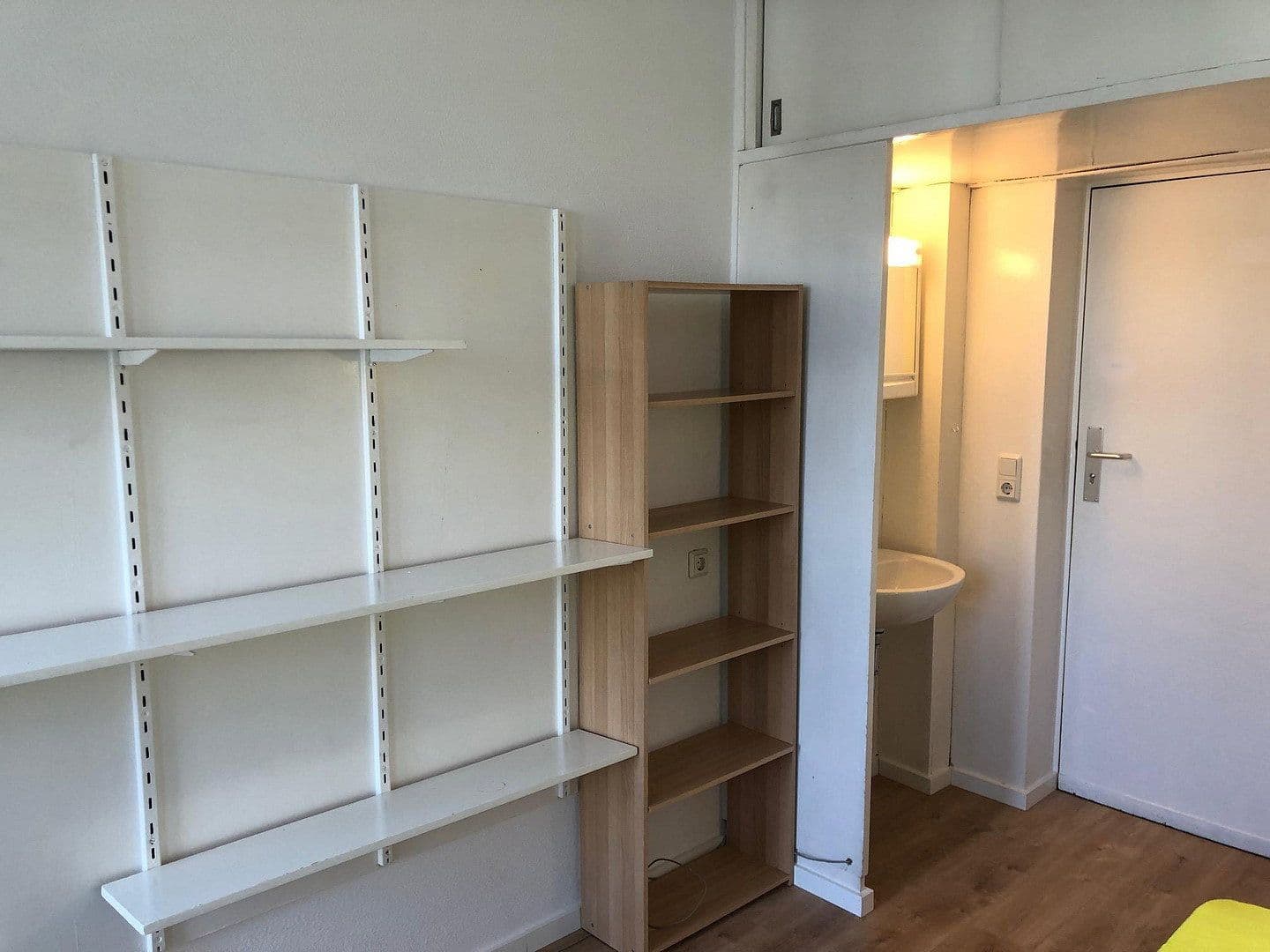 Prenájom bytu 13 m², Suarezstr. 15-17, Berlin, Berlín Prenájom bytu 13 m², Suarezstr. 15-17, Berlin, Berlín
