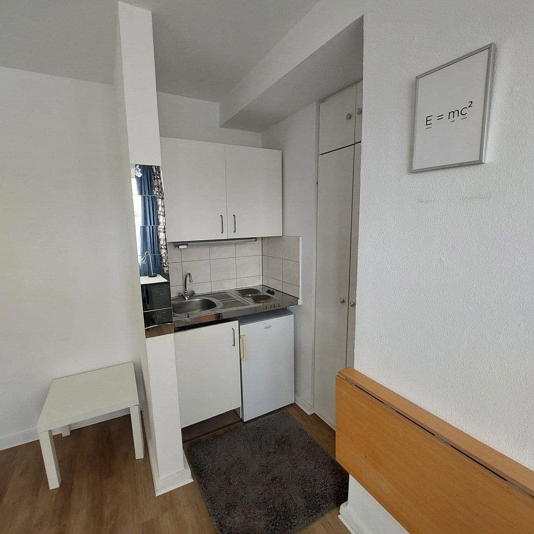 Prenájom bytu 13 m², Suarezstr. 15-17, Berlin, Berlín Prenájom bytu 13 m², Suarezstr. 15-17, Berlin, Berlín