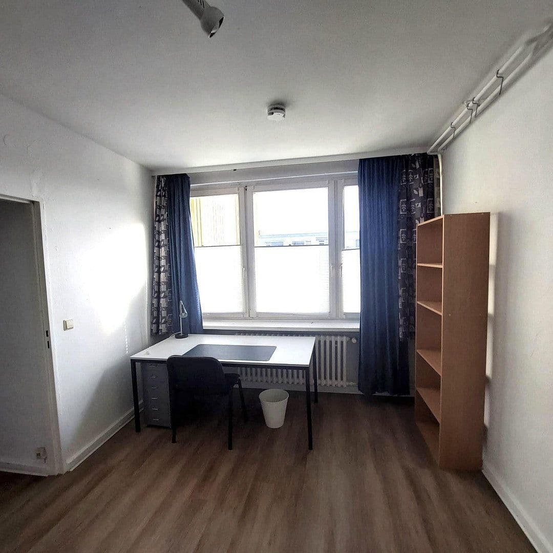 Prenájom bytu 13 m², Suarezstr. 15-17, Berlin, Berlín Prenájom bytu 13 m², Suarezstr. 15-17, Berlin, Berlín