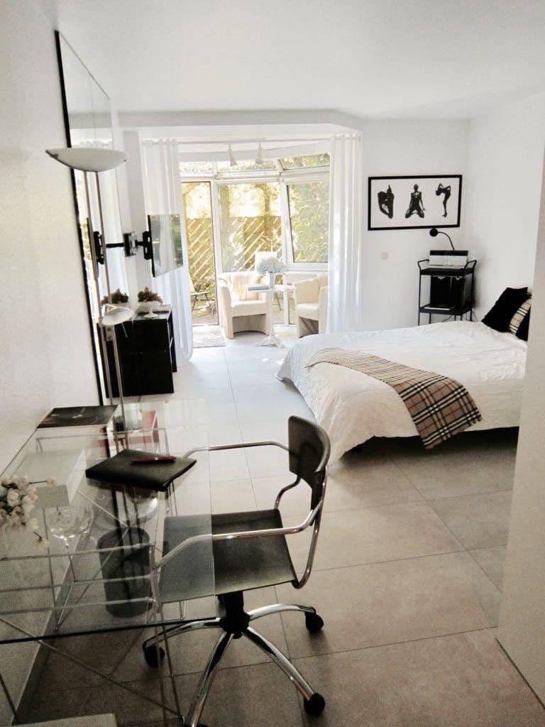 Prenájom bytu 1-izbový 38 m², Liebigstr. 20 A, München, Bavorsko Prenájom bytu 1-izbový 38 m², Liebigstr. 20 A, München, Bavorsko