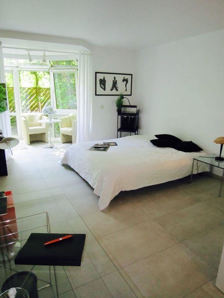 Prenájom bytu 1-izbový 38 m², Liebigstr. 20 A, München, Bavorsko Prenájom bytu 1-izbový 38 m², Liebigstr. 20 A, München, Bavorsko