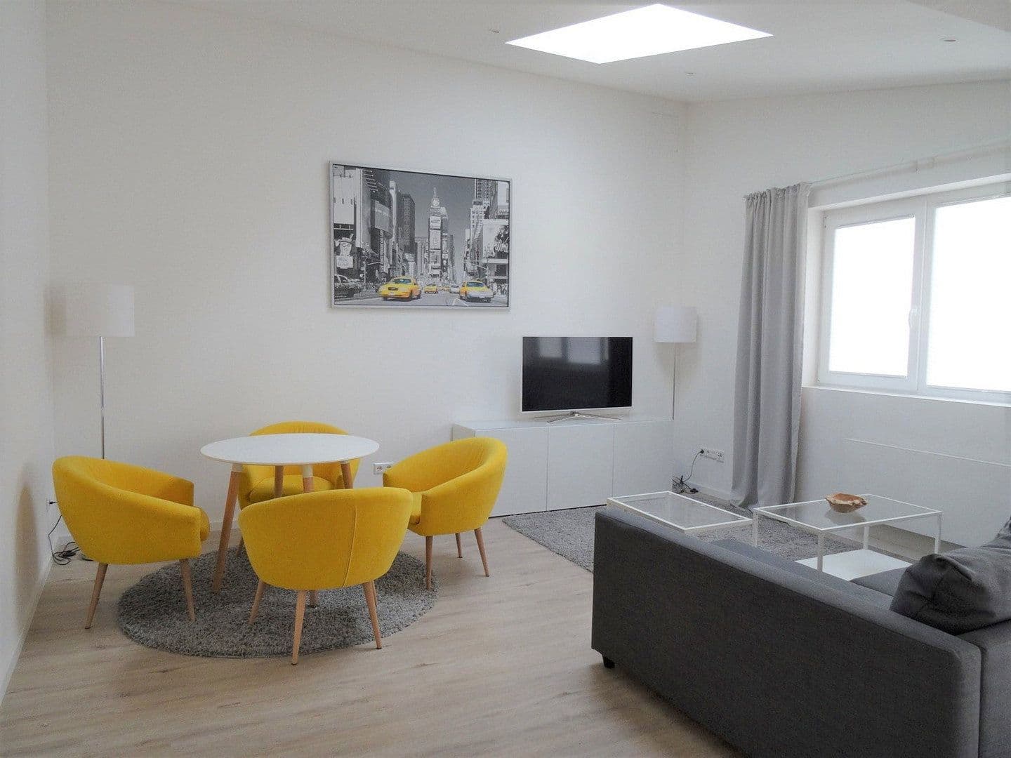 Prenájom bytu 2-izbový 60 m², Stuttgart, Bádensko-Wurttembersko Prenájom bytu 2-izbový 60 m², Stuttgart, Bádensko-Wurttembersko
