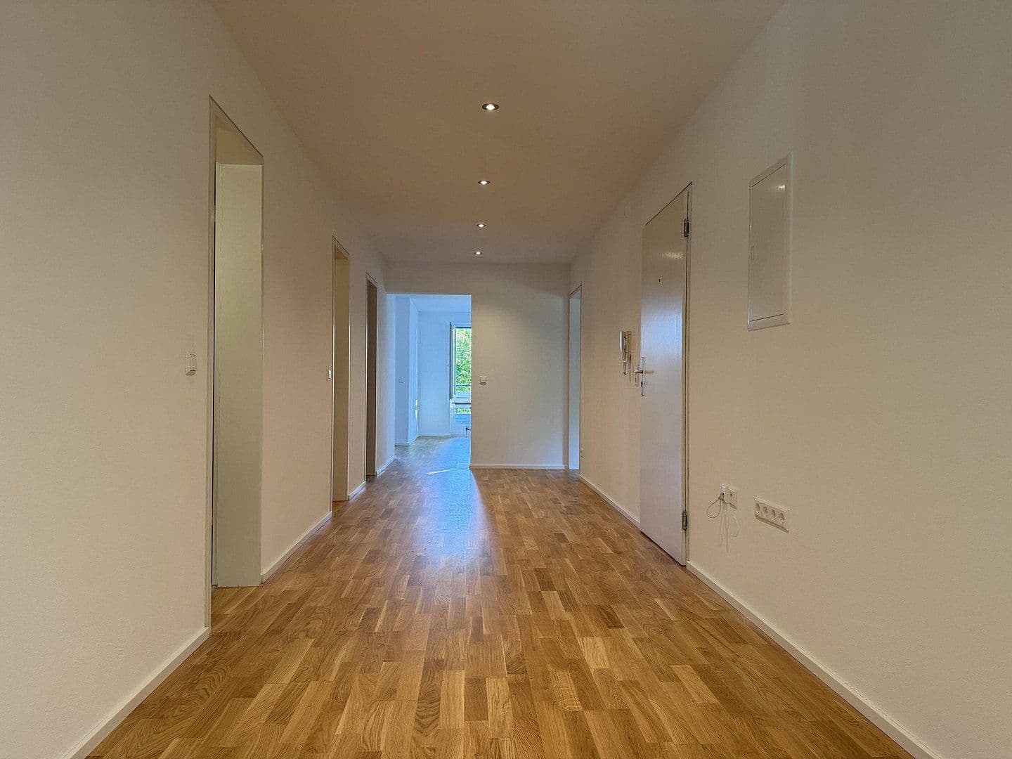 Prenájom bytu 3-izbový 115 m², Göppingen, Bádensko-Wurttembersko Prenájom bytu 3-izbový 115 m², Göppingen, Bádensko-Wurttembersko
