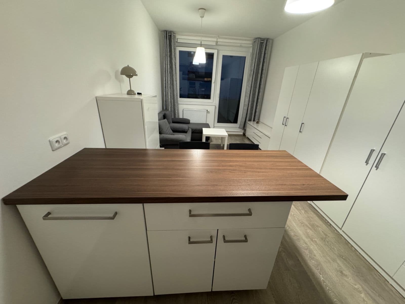 Prenájom bytu 1-izbový 27 m², Zakšínská, Praha, Praha Prenájom bytu 1-izbový 27 m², Zakšínská, Praha, Praha