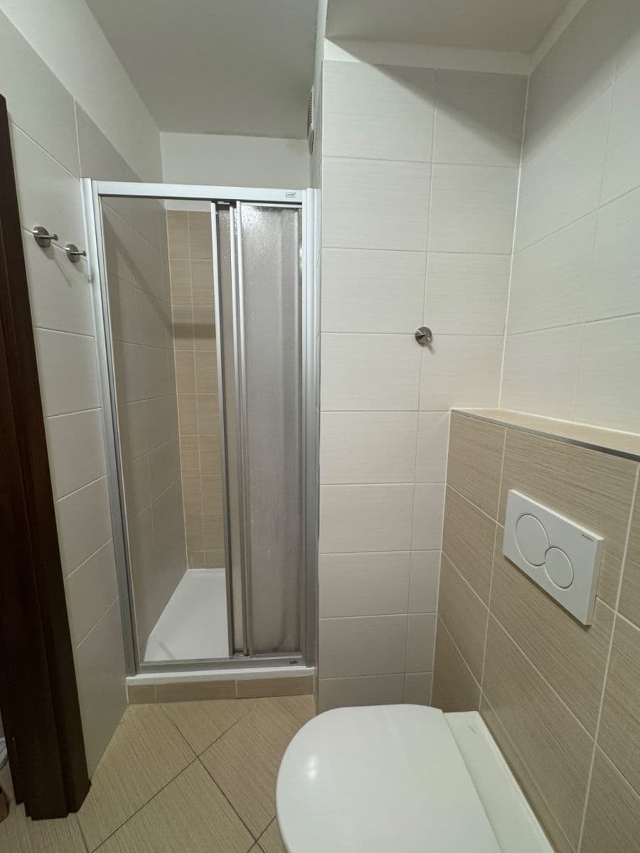 Prenájom bytu 1-izbový 27 m², Zakšínská, Praha, Praha Prenájom bytu 1-izbový 27 m², Zakšínská, Praha, Praha