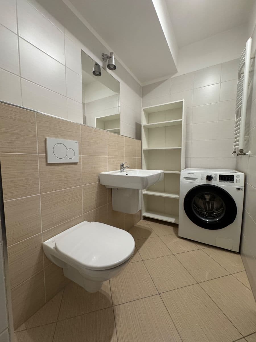 Prenájom bytu 1-izbový 27 m², Zakšínská, Praha, Praha Prenájom bytu 1-izbový 27 m², Zakšínská, Praha, Praha
