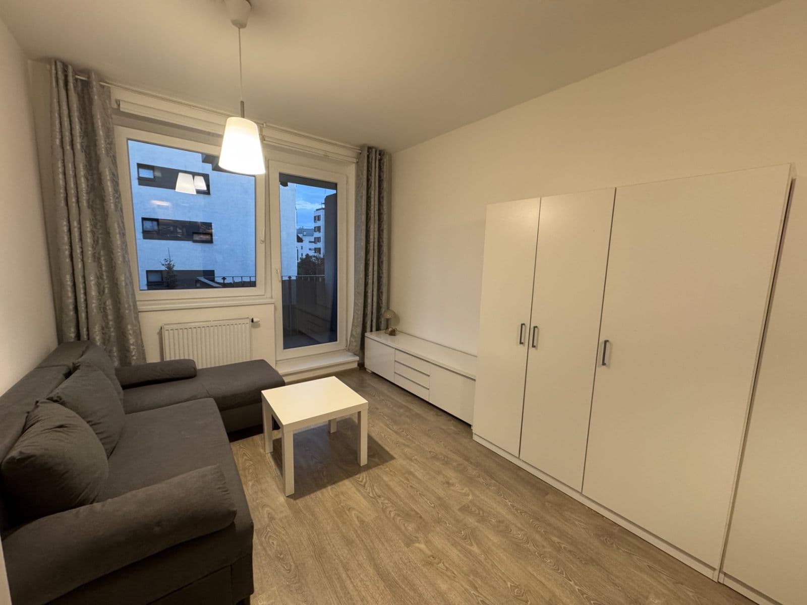 Prenájom bytu 1-izbový 27 m², Zakšínská, Praha, Praha Prenájom bytu 1-izbový 27 m², Zakšínská, Praha, Praha