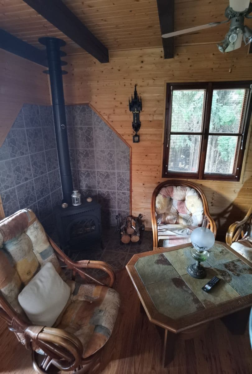 Predaj rekreačného objektu 38 m², pozemok 370 m², Kněževes, Středočeský kraj Predaj rekreačného objektu 38 m², pozemok 370 m², Kněževes, Středočeský kraj