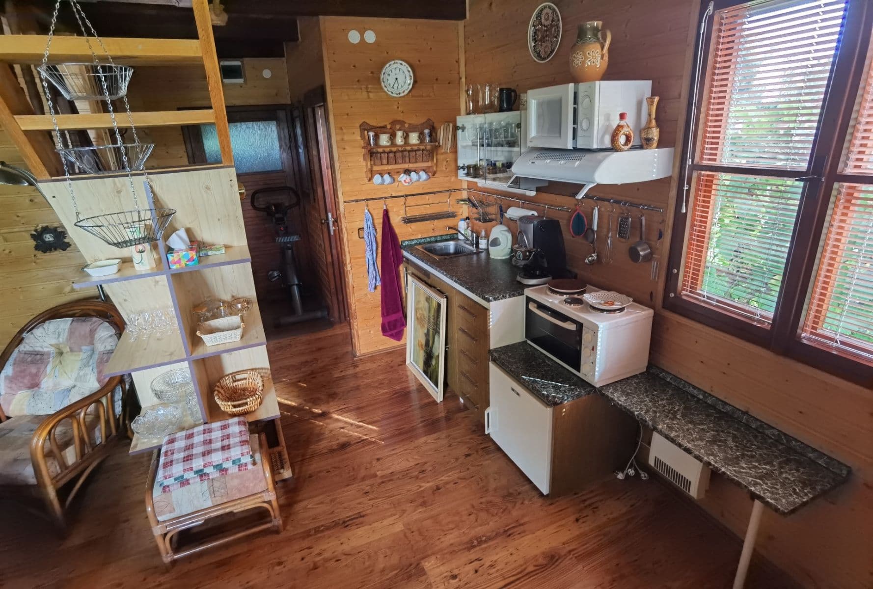 Predaj rekreačného objektu 38 m², pozemok 370 m², Kněževes, Středočeský kraj Predaj rekreačného objektu 38 m², pozemok 370 m², Kněževes, Středočeský kraj