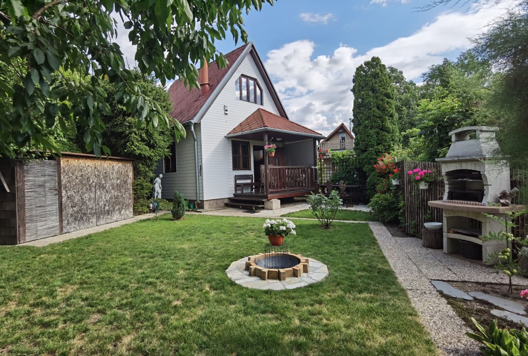Predaj rekreačného objektu 38 m², pozemok 370 m², Kněževes, Středočeský kraj Predaj rekreačného objektu 38 m², pozemok 370 m², Kněževes, Středočeský kraj