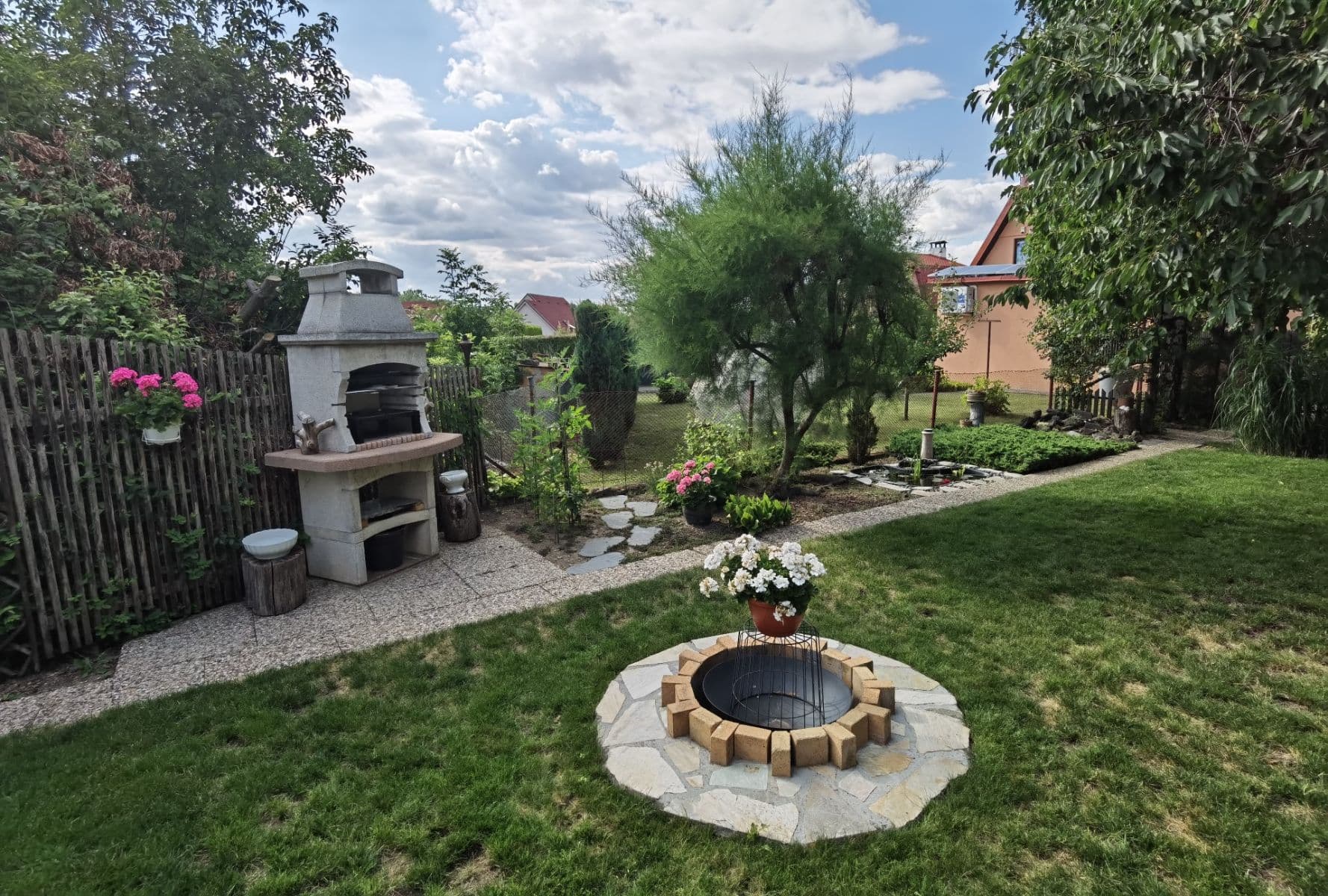 Predaj rekreačného objektu 38 m², pozemok 370 m², Kněževes, Středočeský kraj Predaj rekreačného objektu 38 m², pozemok 370 m², Kněževes, Středočeský kraj