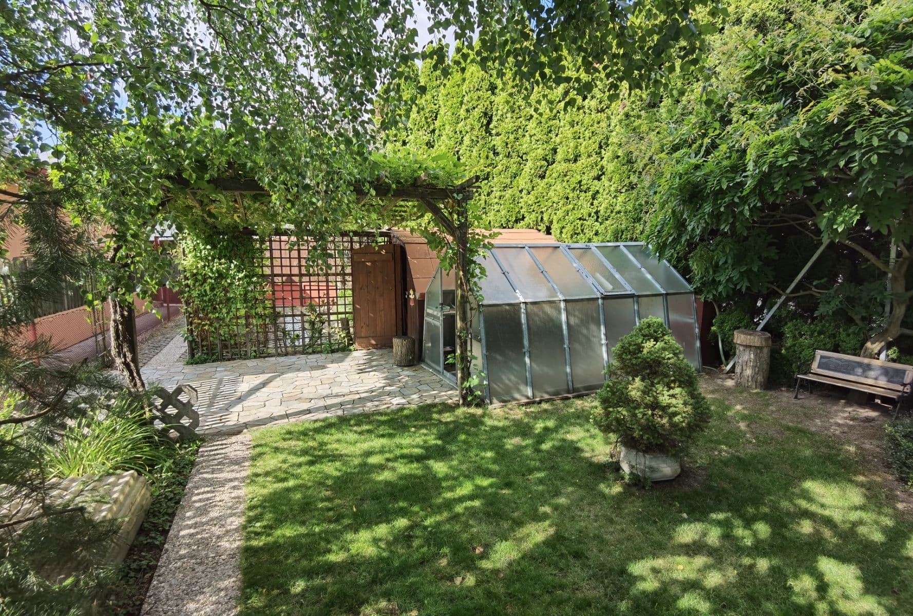 Predaj rekreačného objektu 38 m², pozemok 370 m², Kněževes, Středočeský kraj Predaj rekreačného objektu 38 m², pozemok 370 m², Kněževes, Středočeský kraj