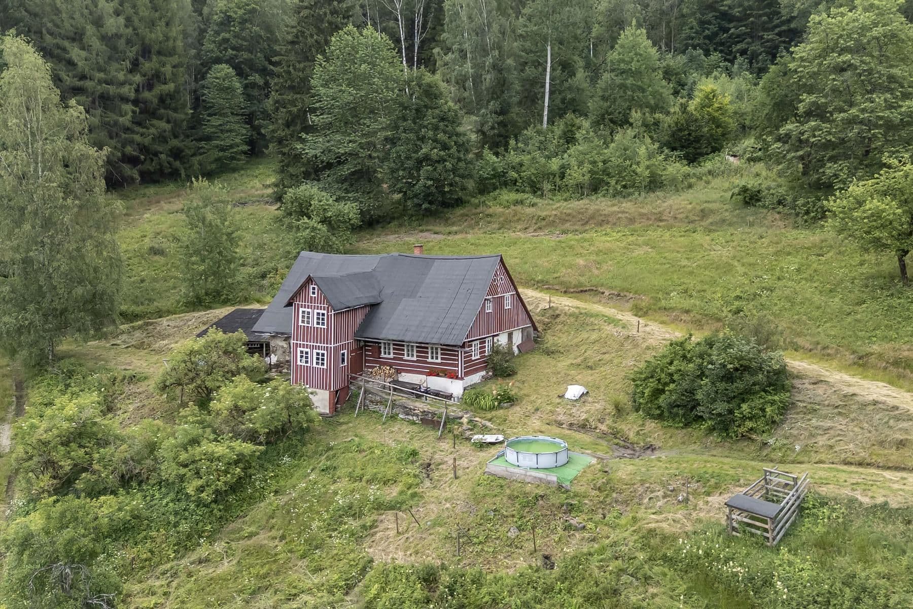 Predaj rekreačného objektu 240 m², pozemok 32.164 m², Jablonec nad Jizerou, Liberecký kraj Predaj rekreačného objektu 240 m², pozemok 32.164 m², Jablonec nad Jizerou, Liberecký kraj