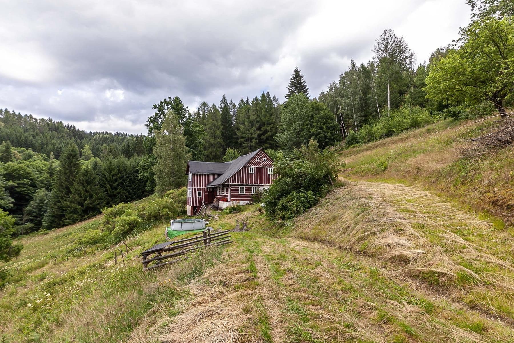 Predaj rekreačného objektu 240 m², pozemok 32.164 m², Jablonec nad Jizerou, Liberecký kraj Predaj rekreačného objektu 240 m², pozemok 32.164 m², Jablonec nad Jizerou, Liberecký kraj
