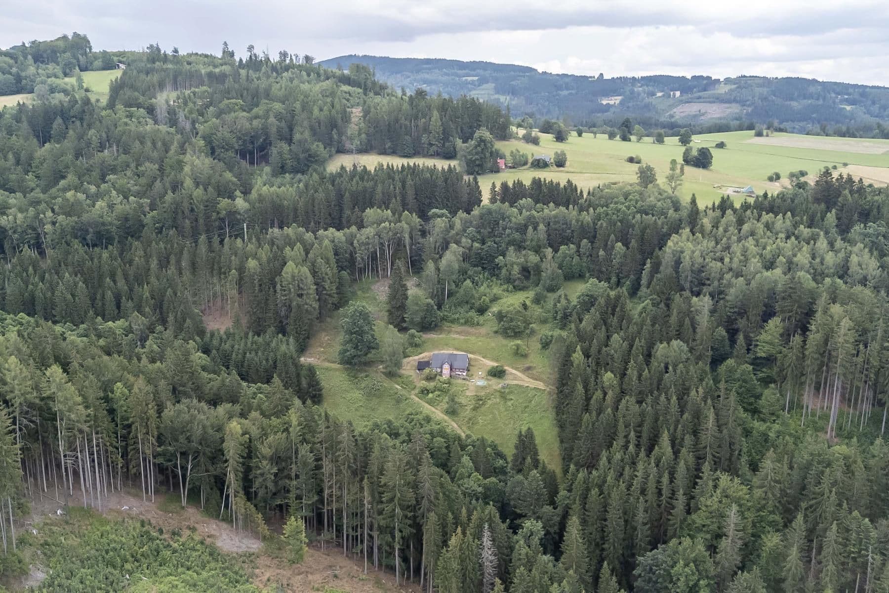 Predaj rekreačného objektu 240 m², pozemok 32.164 m², Jablonec nad Jizerou, Liberecký kraj Predaj rekreačného objektu 240 m², pozemok 32.164 m², Jablonec nad Jizerou, Liberecký kraj