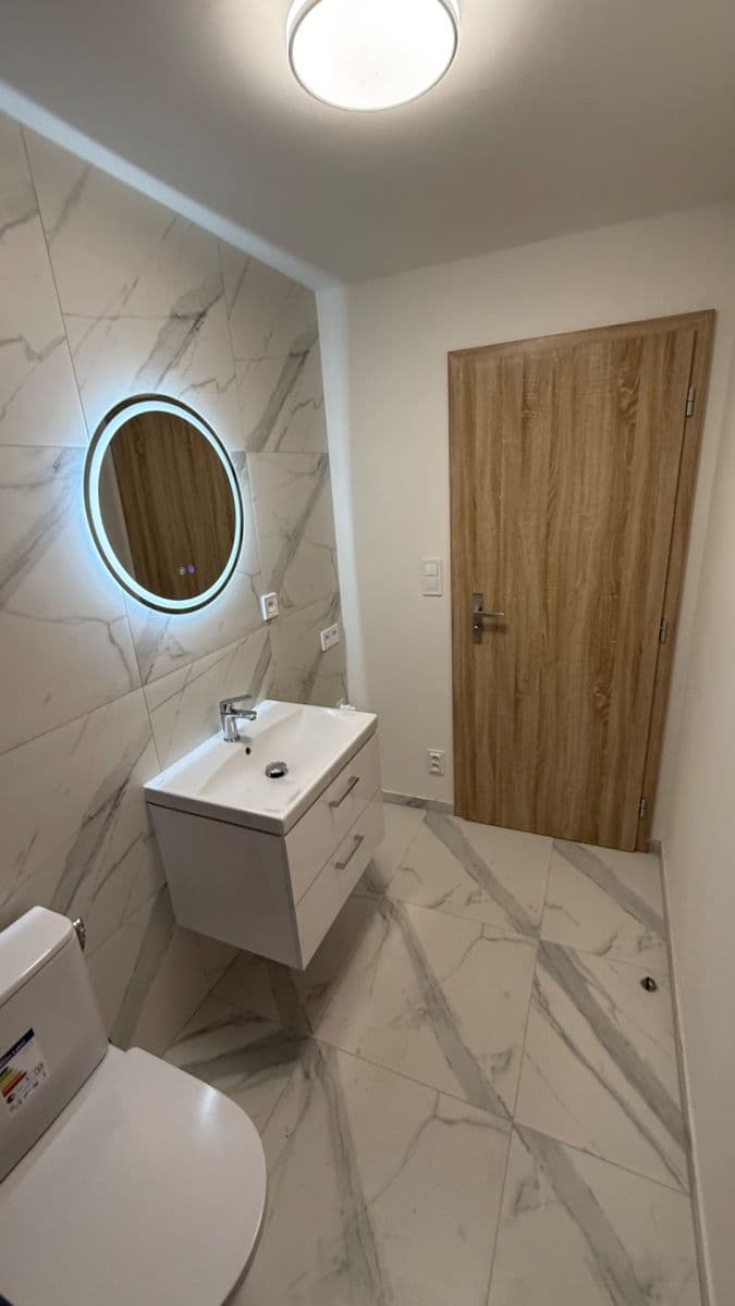 Prenájom bytu 1-izbový 28 m², Ořech, Středočeský kraj Prenájom bytu 1-izbový 28 m², Ořech, Středočeský kraj