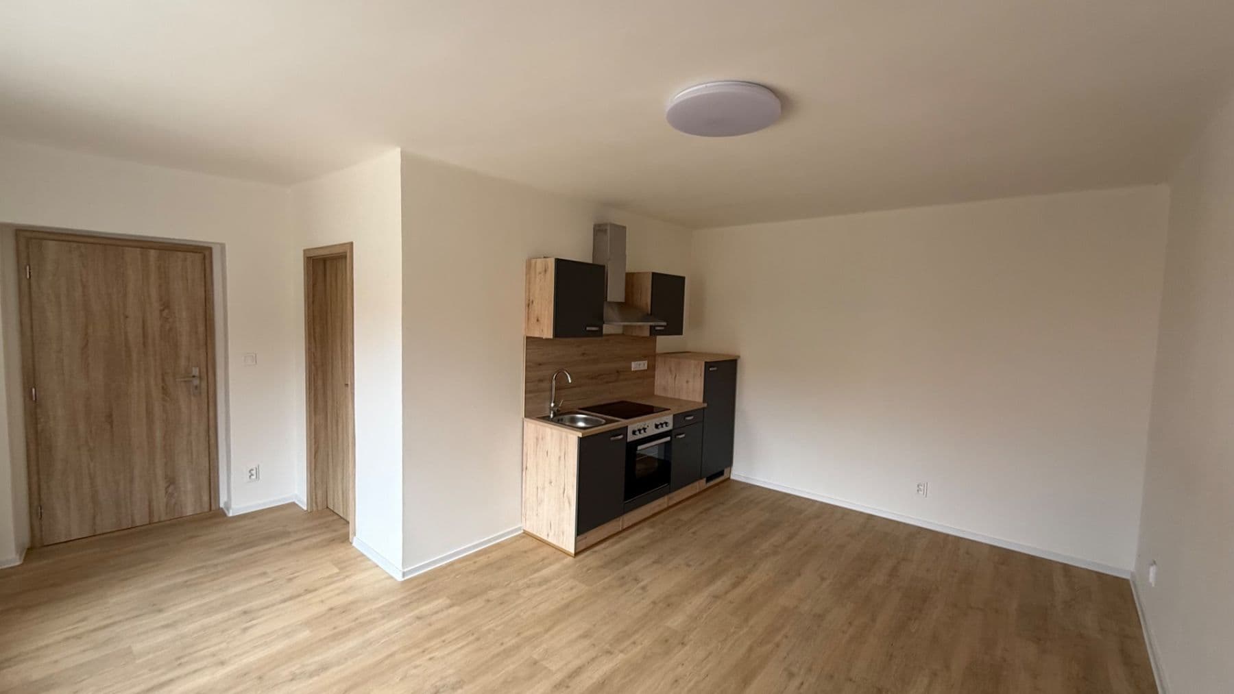 Prenájom bytu 1-izbový 28 m², Ořech, Středočeský kraj Prenájom bytu 1-izbový 28 m², Ořech, Středočeský kraj