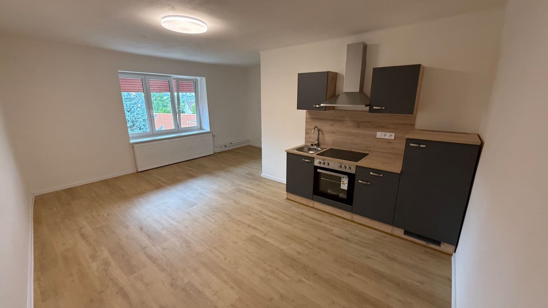 Prenájom bytu 1-izbový 28 m², Ořech, Středočeský kraj Prenájom bytu 1-izbový 28 m², Ořech, Středočeský kraj