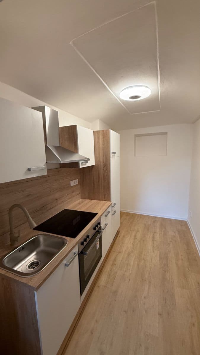 Prenájom bytu 1-izbový 43 m², Klikatá, Ořech, Středočeský kraj Prenájom bytu 1-izbový 43 m², Klikatá, Ořech, Středočeský kraj