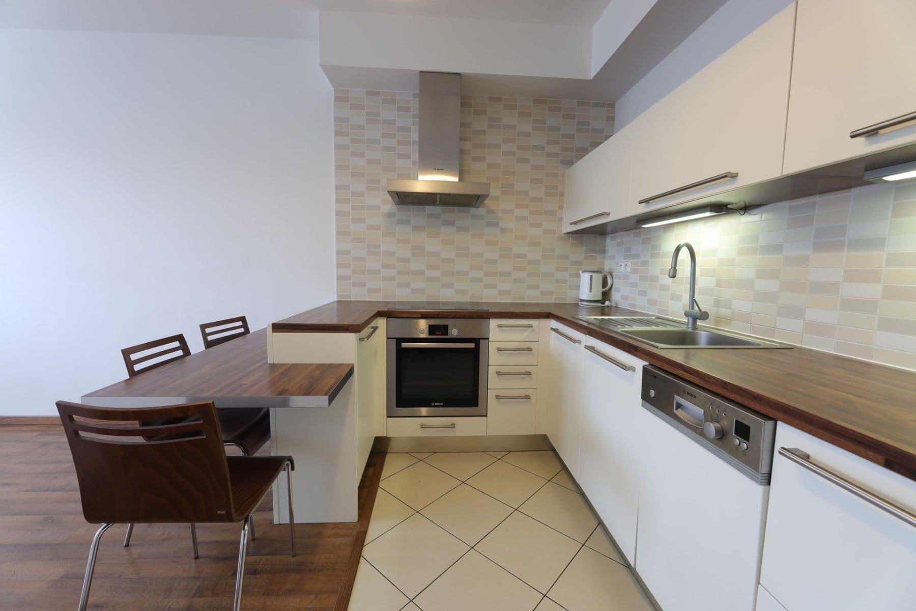 Prenájom bytu 2-izbový 49 m², Pod Harfou, Praha, Praha Prenájom bytu 2-izbový 49 m², Pod Harfou, Praha, Praha