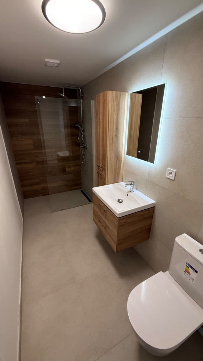 Prenájom bytu 2-izbový 50 m², Ořech, Středočeský kraj Prenájom bytu 2-izbový 50 m², Ořech, Středočeský kraj