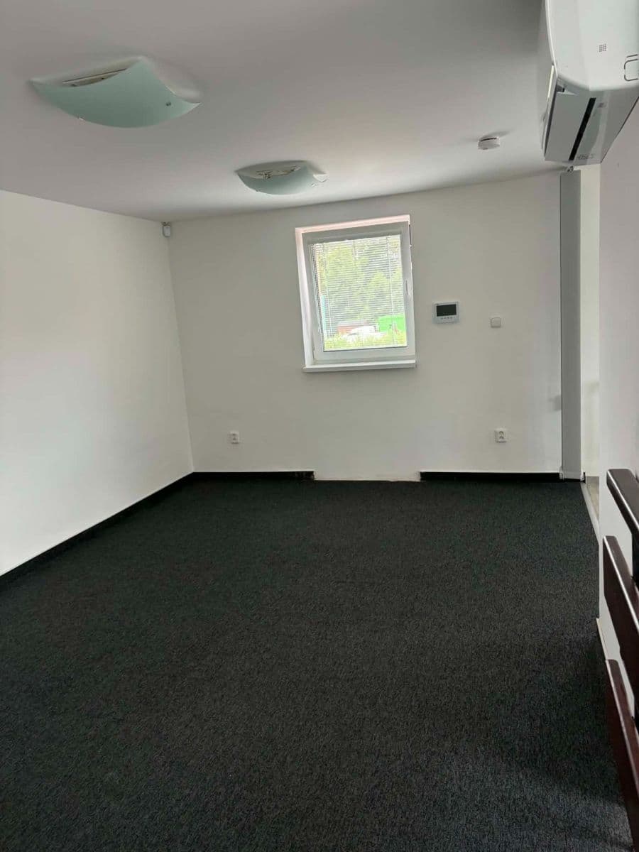 Prenájom kancelárie 120 m², Hemy, Valašské Meziříčí, Zlínský kraj Prenájom kancelárie 120 m², Hemy, Valašské Meziříčí, Zlínský kraj
