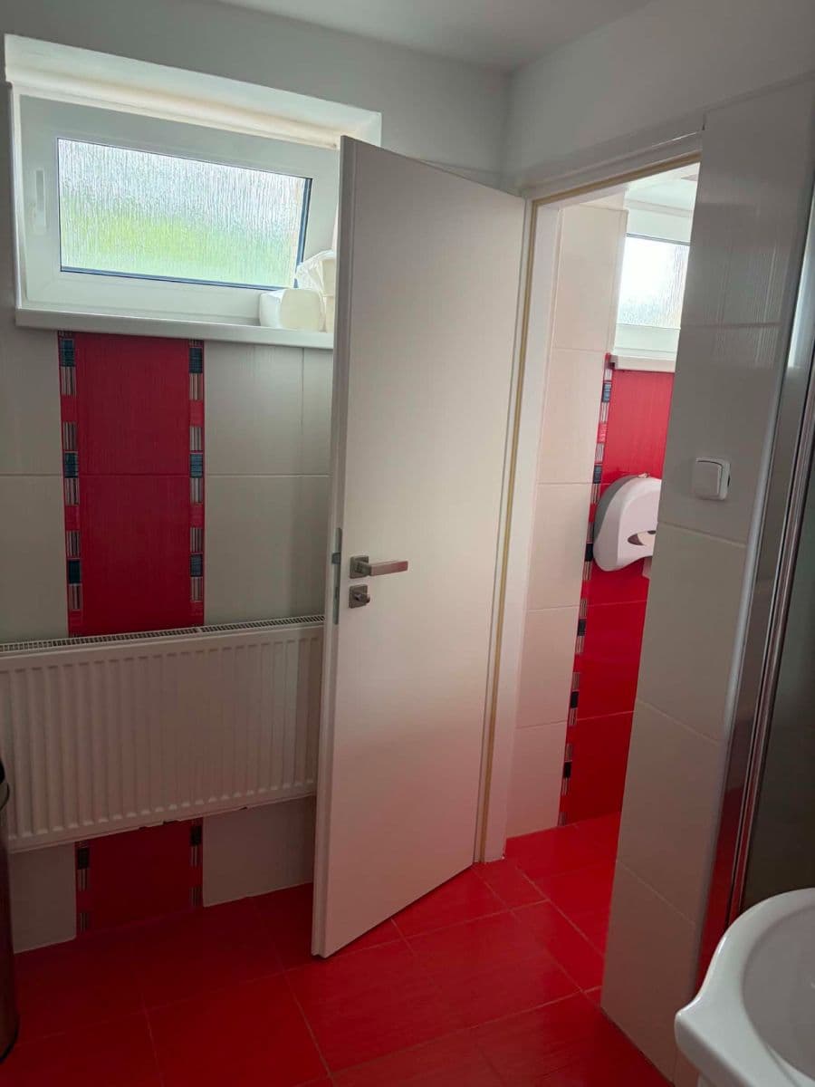 Prenájom kancelárie 120 m², Hemy, Valašské Meziříčí, Zlínský kraj Prenájom kancelárie 120 m², Hemy, Valašské Meziříčí, Zlínský kraj