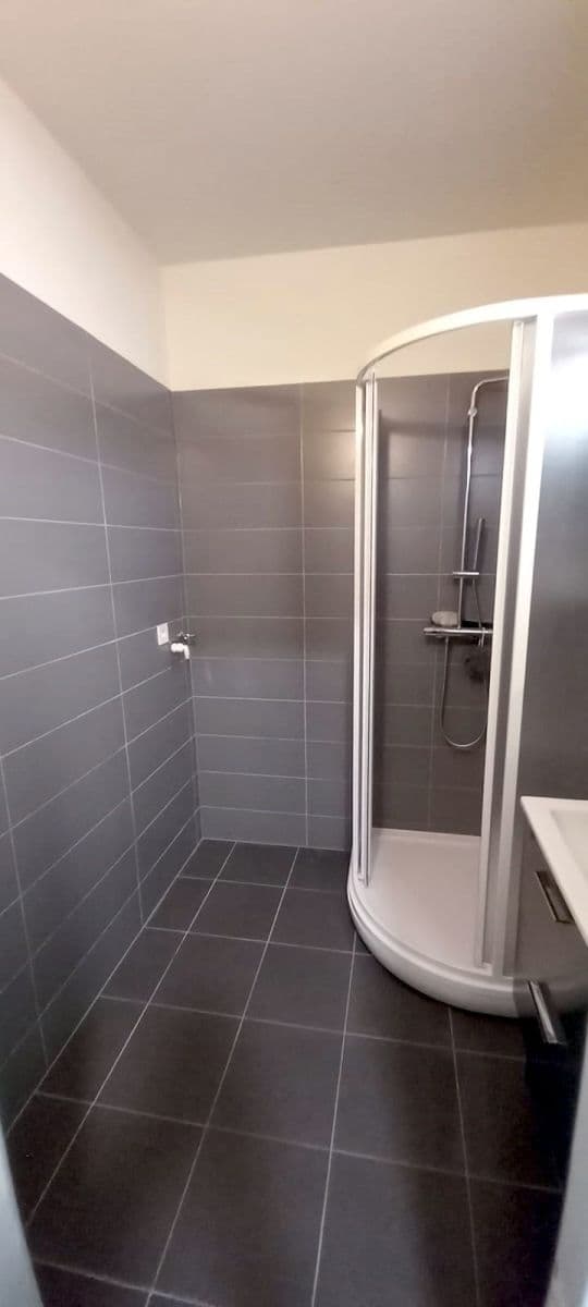 Prenájom bytu 2-izbový 68 m², U Spořitelny, Karlovy Vary, Karlovarský kraj Prenájom bytu 2-izbový 68 m², U Spořitelny, Karlovy Vary, Karlovarský kraj
