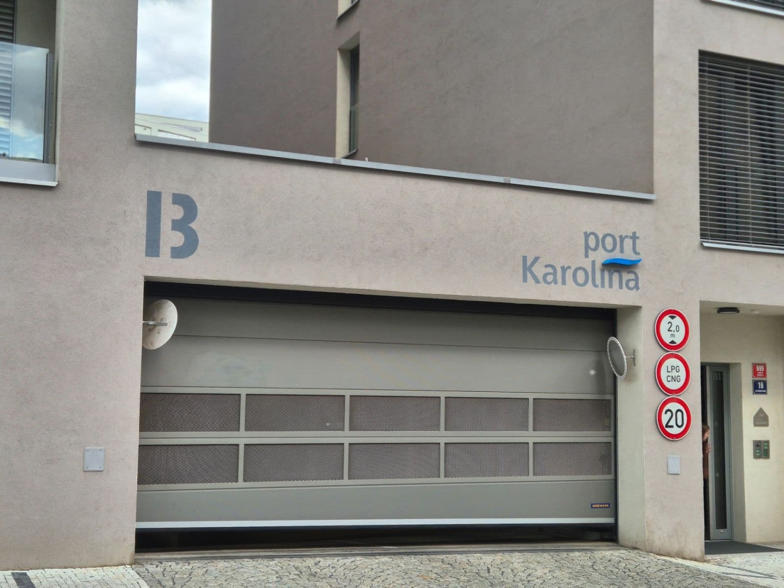 Prenájom garáže 18 m², U Mlýnského kanálu, Praha, Praha Prenájom garáže 18 m², U Mlýnského kanálu, Praha, Praha
