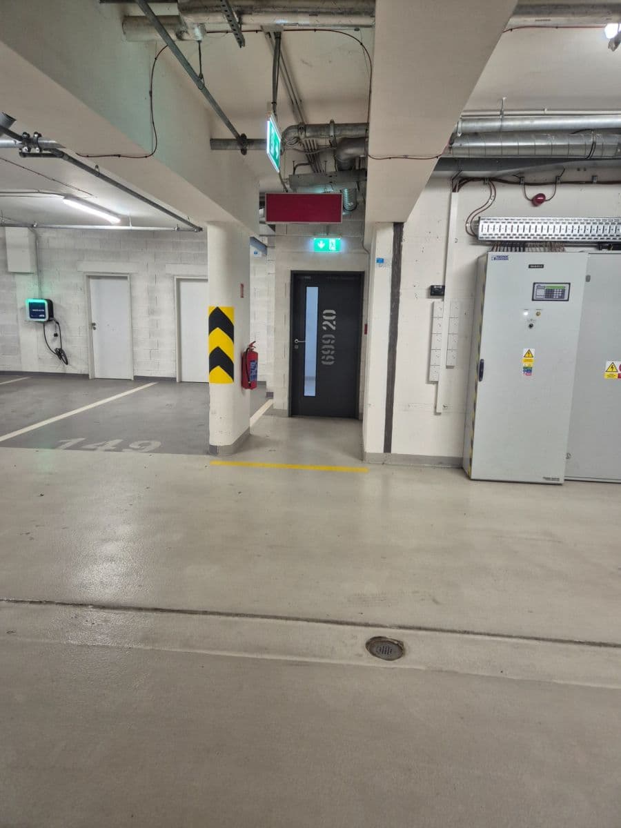 Prenájom garáže 18 m², U Mlýnského kanálu, Praha, Praha Prenájom garáže 18 m², U Mlýnského kanálu, Praha, Praha