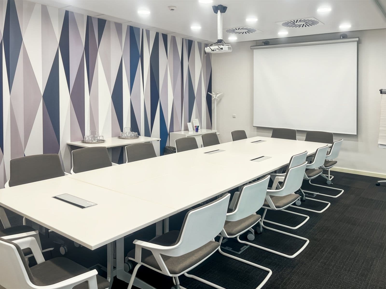 Prenájom kancelárie 50 m², náměstí I. P. Pavlova, Praha, Praha Prenájom kancelárie 50 m², náměstí I. P. Pavlova, Praha, Praha