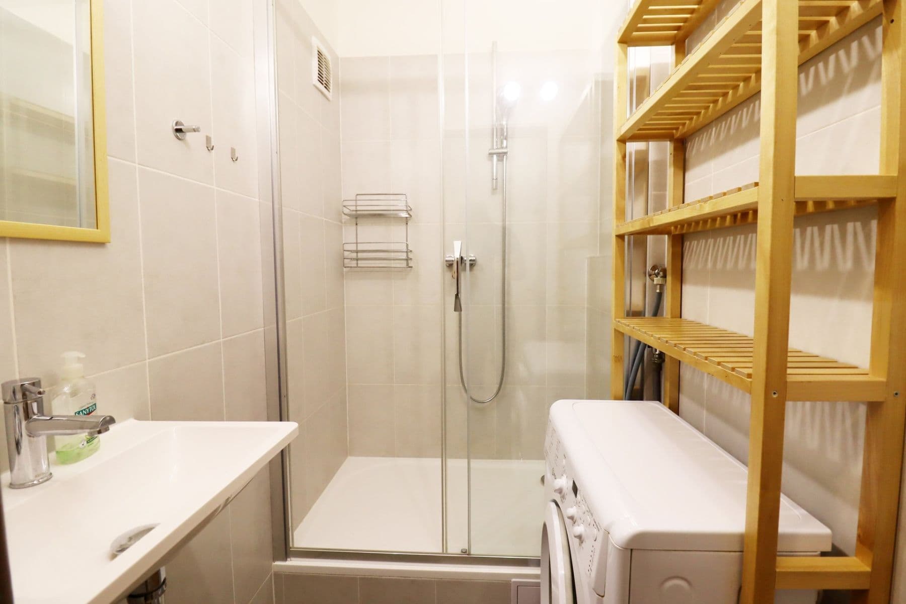 Prenájom bytu 1-izbový 43 m², Zelenohorská, Praha, Praha Prenájom bytu 1-izbový 43 m², Zelenohorská, Praha, Praha