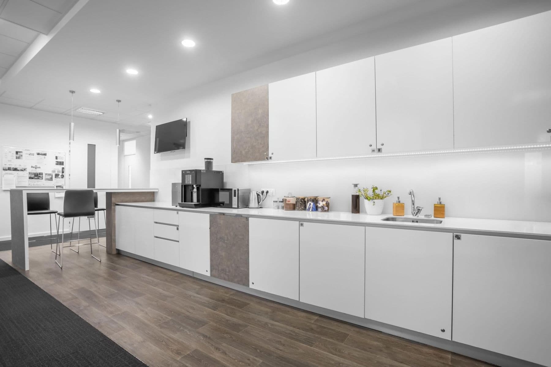 Prenájom kancelárie 15 m², náměstí I. P. Pavlova, Praha, Praha Prenájom kancelárie 15 m², náměstí I. P. Pavlova, Praha, Praha