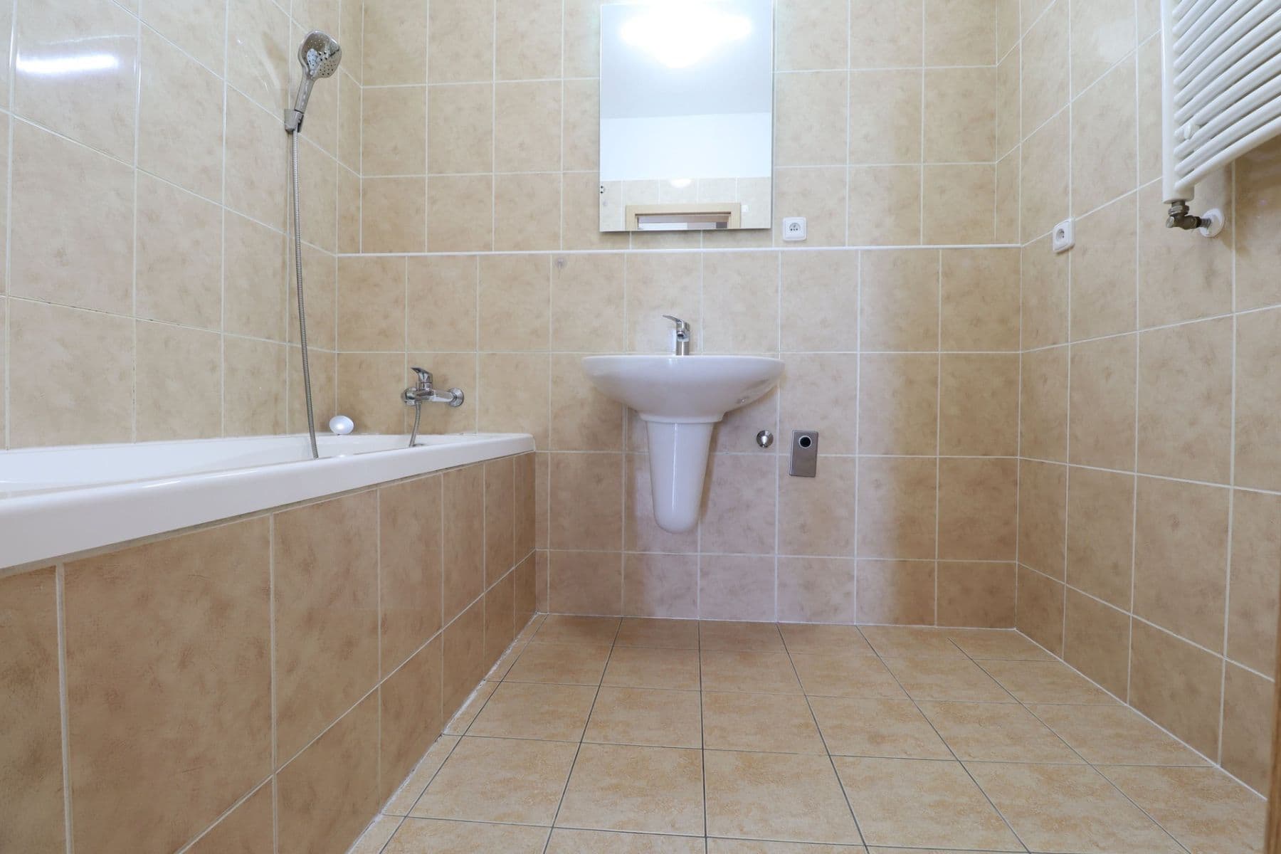 Prenájom bytu 3-izbový 82 m², V dolině, Praha, Praha Prenájom bytu 3-izbový 82 m², V dolině, Praha, Praha