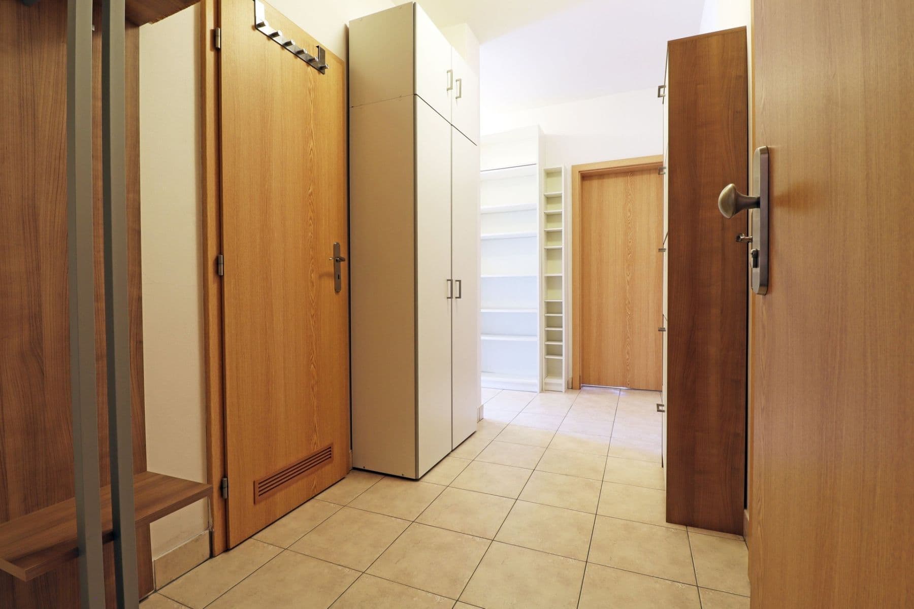 Prenájom bytu 3-izbový 82 m², V dolině, Praha, Praha Prenájom bytu 3-izbový 82 m², V dolině, Praha, Praha