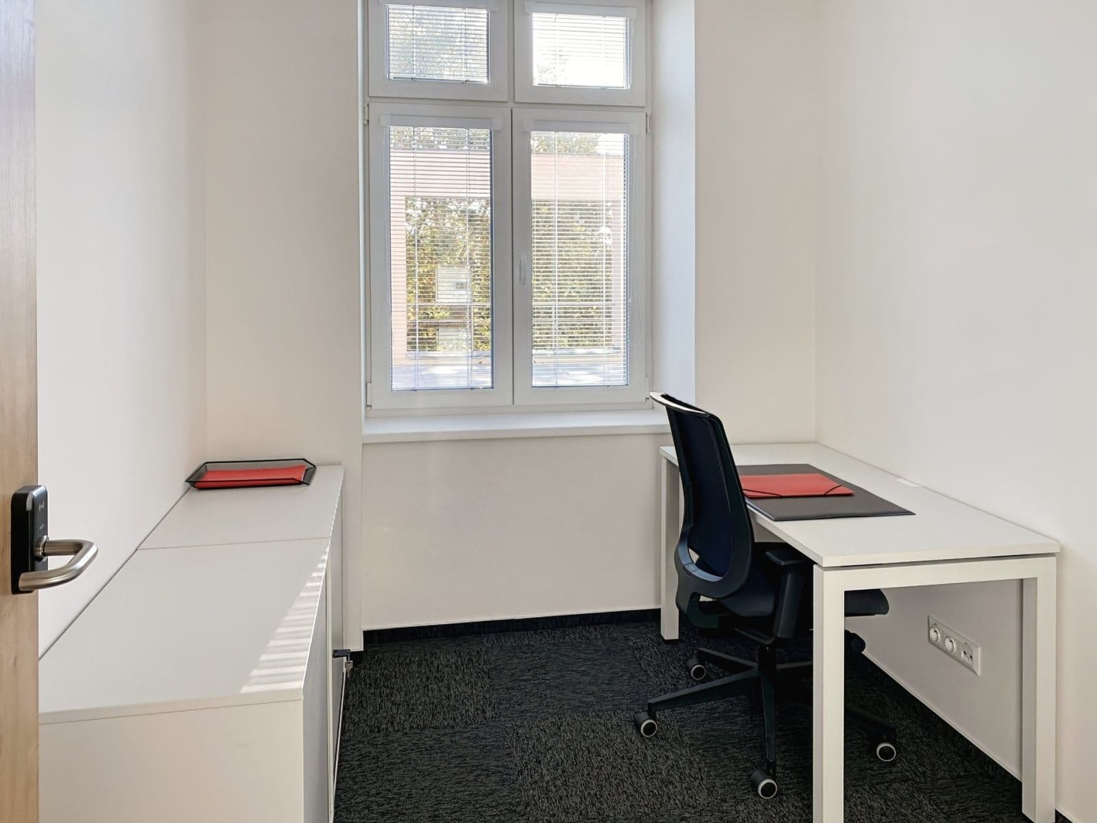 Prenájom kancelárie 8 m², 28. října, Ostrava, Moravskoslezský kraj Prenájom kancelárie 8 m², 28. října, Ostrava, Moravskoslezský kraj