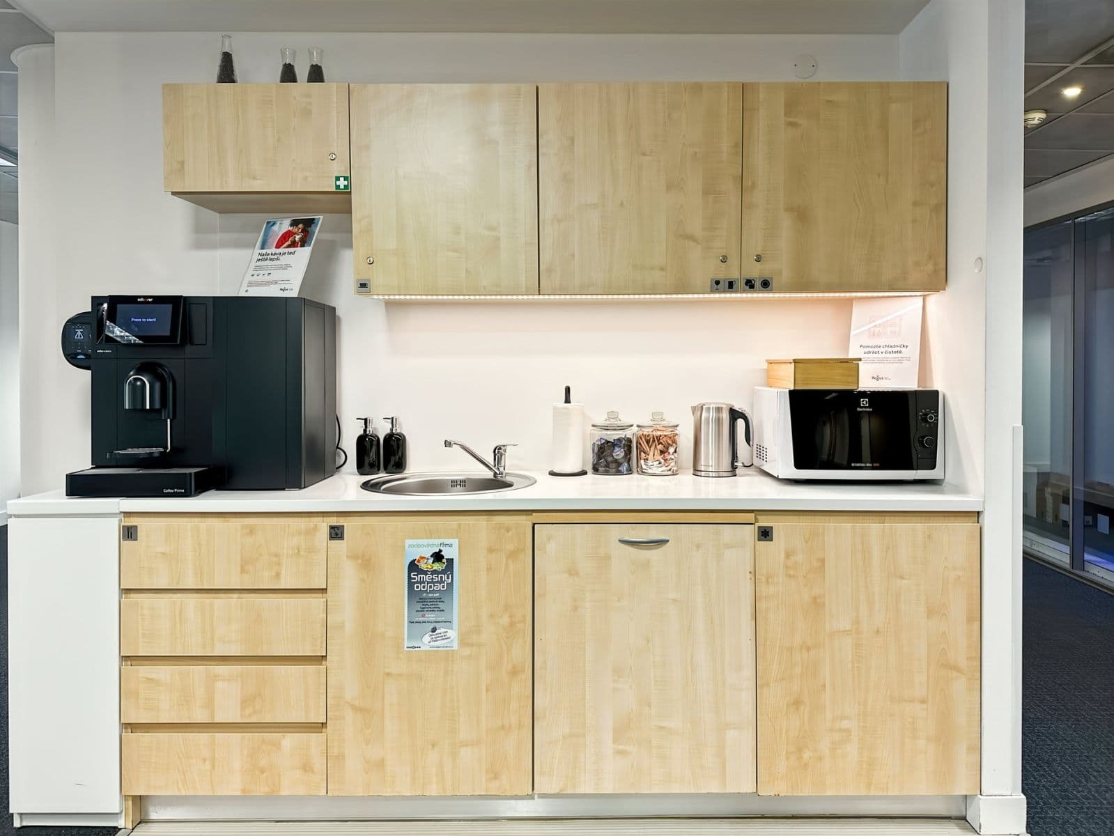 Prenájom kancelárie 50 m², Nádražní, Praha, Praha Prenájom kancelárie 50 m², Nádražní, Praha, Praha